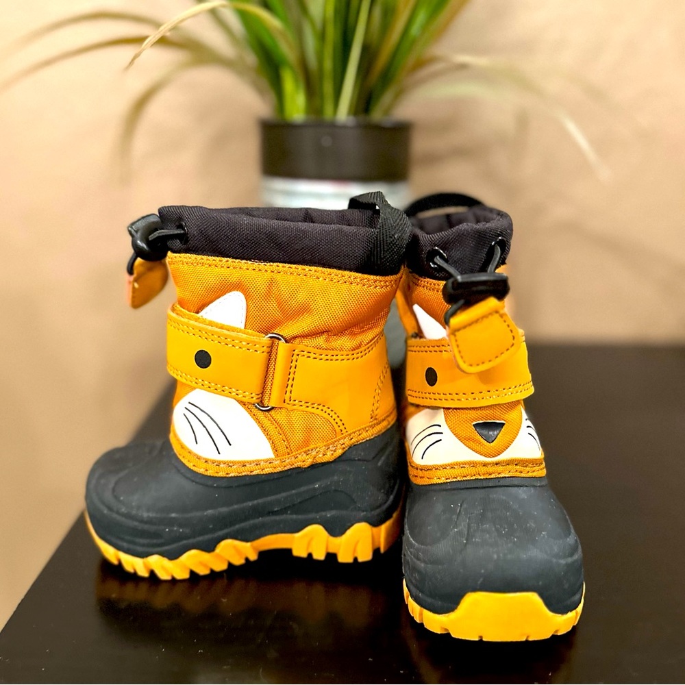 Snow boots! Cat & Jack